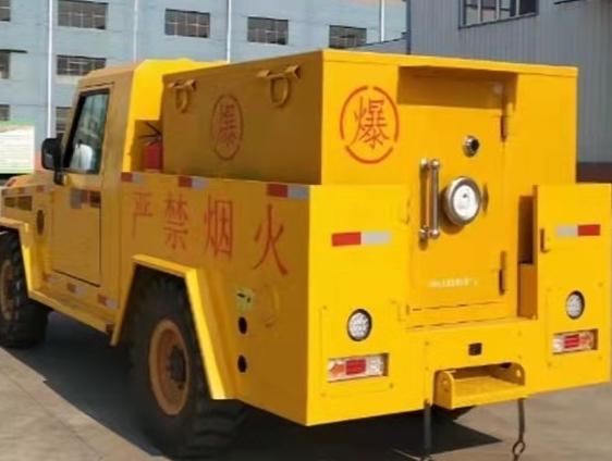 奎屯凯龙爆破器材运输车：保障爆破任务的安全运行